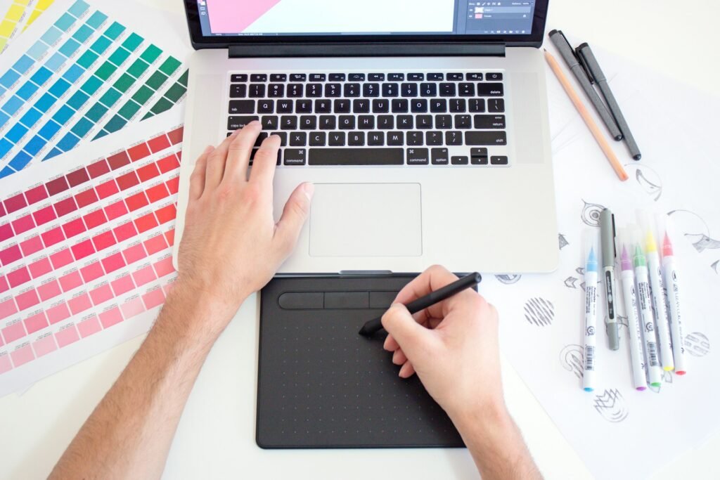 How To Become a Graphic Designer Without a Degree